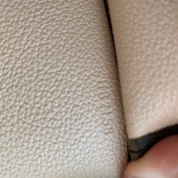 Toiletry 26 - Picture 6 of 6